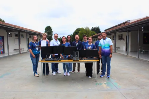 Escola recebe 20 novos computadores
