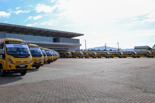 Papanduva recebe ônibus escolar