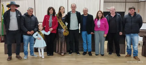Câmara homenageia Gabriela Pillati e Elza Helena Blum por destaque em concursos de beleza