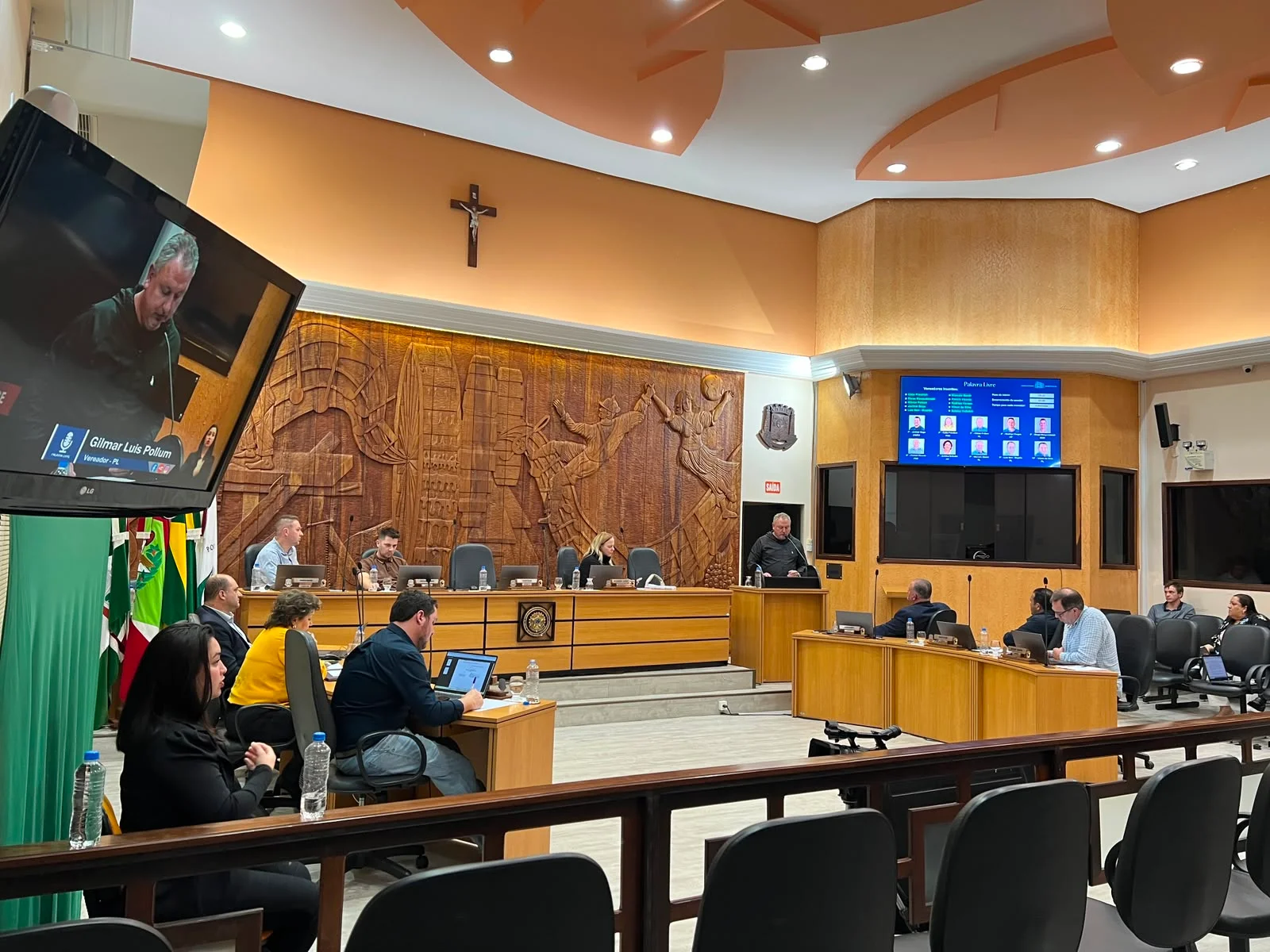Câmara aprova projeto que amplia atribuições de atendentes no transporte escolar