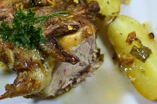 (VÍDEO) Receita da Semana: Codorna com batatas no forno