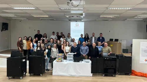 São Bento do Sul entrega novos equipamentos tecnológicos para escolas da Rede Municipal