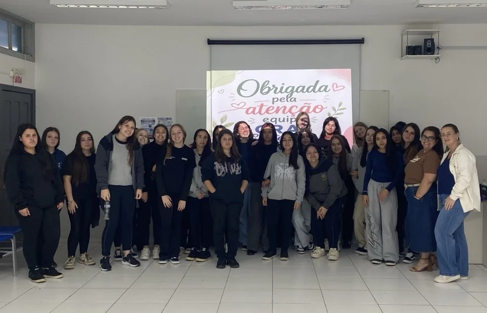 CRAS Centenário reúne 120 adolescentes em ação sobre prevenção à gravidez precoce