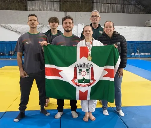 Maria Clara Nielsen conquista ouro no judô da Olesc e representa São Bento do Sul