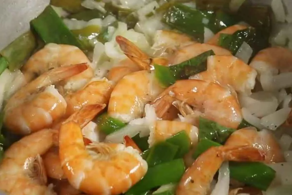 (VÍDEO) Receita da Semana: Camarão ao bafo